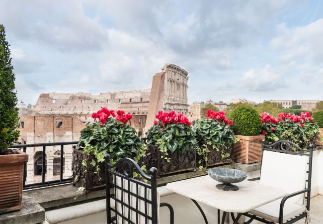  in Roma - The Colosseum Penthouse [Beyond]